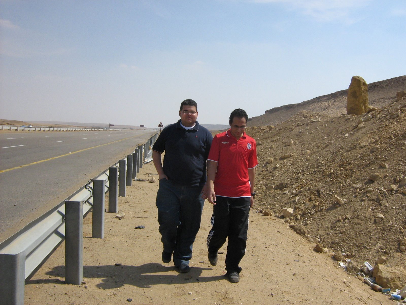 براء وأنا على جانب طريق العين السخنة